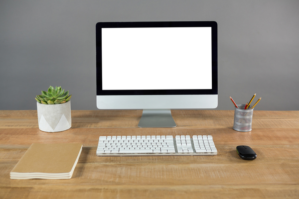 The image shows an Apple Mac desktop computer on a desk.